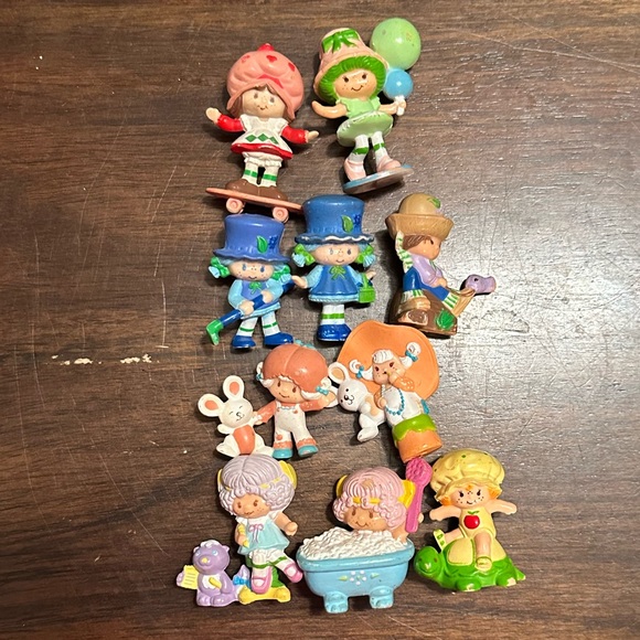 10 Strawberry Shortcake 1980s minifigures - Picture 1 of 1
